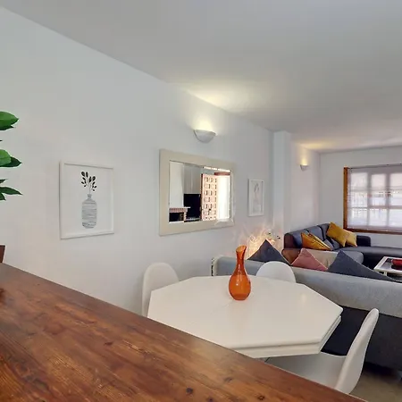 042 Classic 2 Bed Andalusian Townhouse 500m From Mijas
