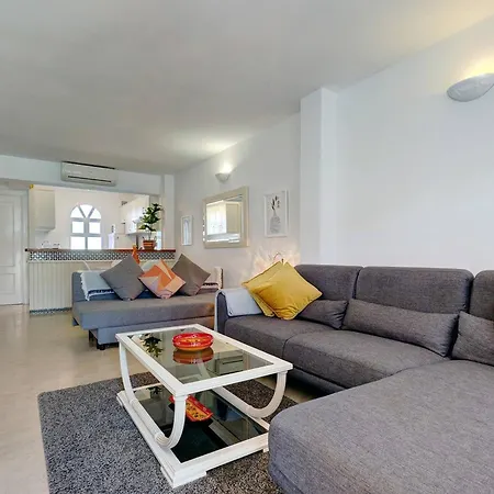 042 Classic 2 Bed Andalusian Townhouse 500m From * Mijas