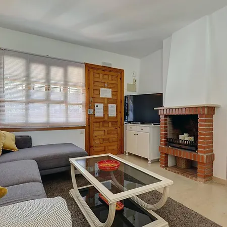 Holiday home 042 Classic 2 Bed Andalusian Townhouse 500m From