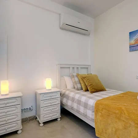 Holiday home 042 Classic 2 Bed Andalusian Townhouse 500m From *