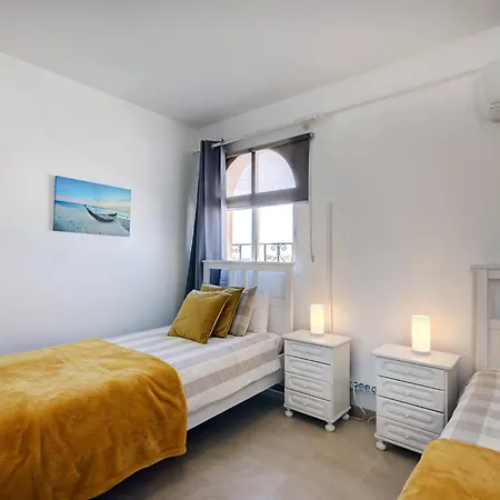 042 Classic 2 Bed Andalusian Townhouse 500m From Holiday home Mijas