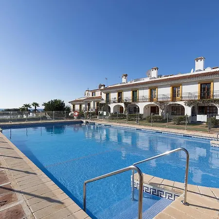 042 Classic 2 Bed Andalusian Townhouse 500m From Vakantiehuis *